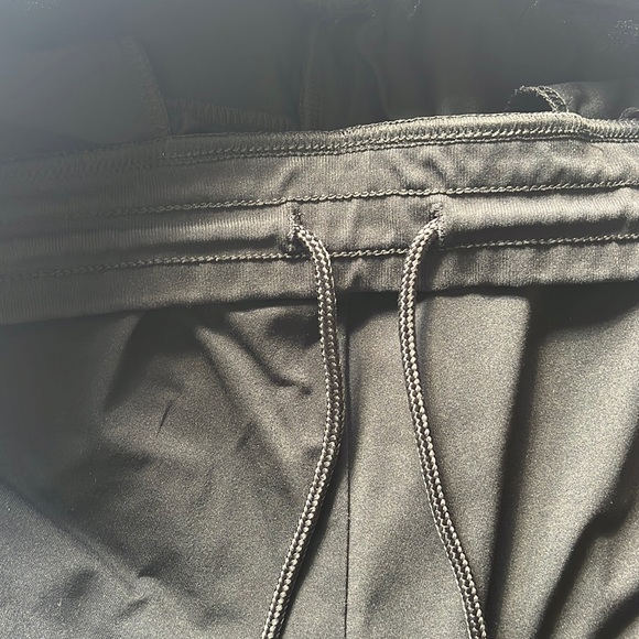 uniqlo black joggers - Picture 4 of 5